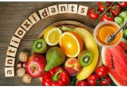Natural Antioxidants in Honey: The Ultimate Guide to Benefits vs. Supplements